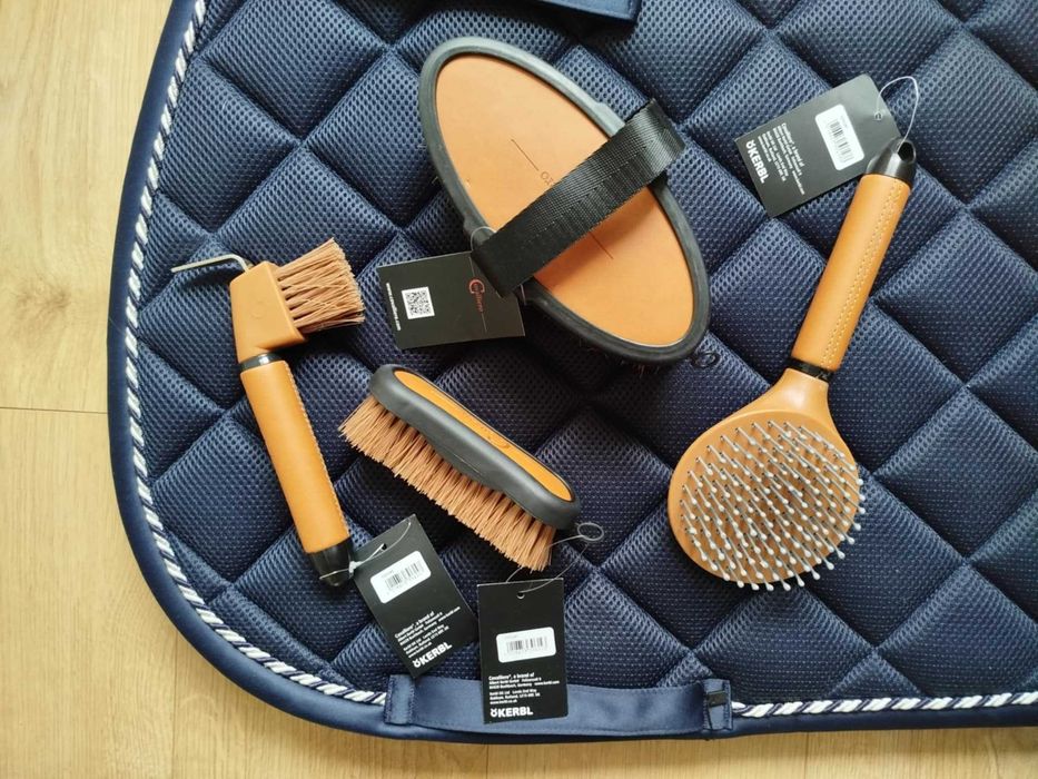 Zestaw szczotek dla konia i kopystka Covalliero