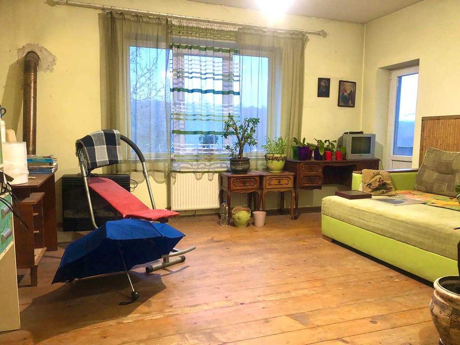 Продаж будинку і земельної ділянки