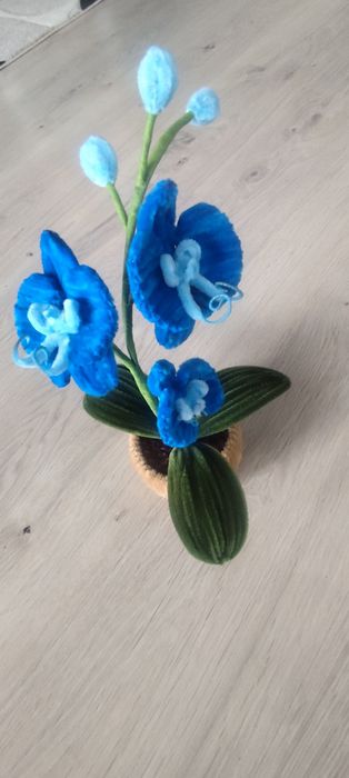 Sztuczny storczyk w doniczce