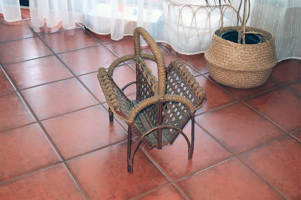 Vesto porta revistas antigo palhinha madeira e corda