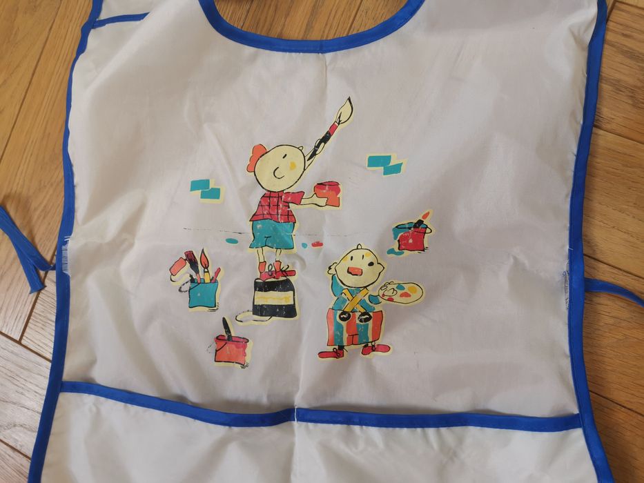 Pieluszki, śliniaczki, rękawica do mycia, nalepka na samochód, nożyczk