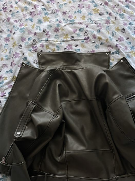 Шкіряна курточка вкорочена