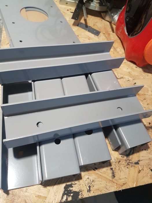 Ceownik stalowy malowany proszkowo