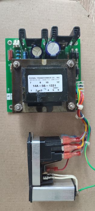 Блок живлення з мережевим фільтром,вимикачем і блоком запобіжника