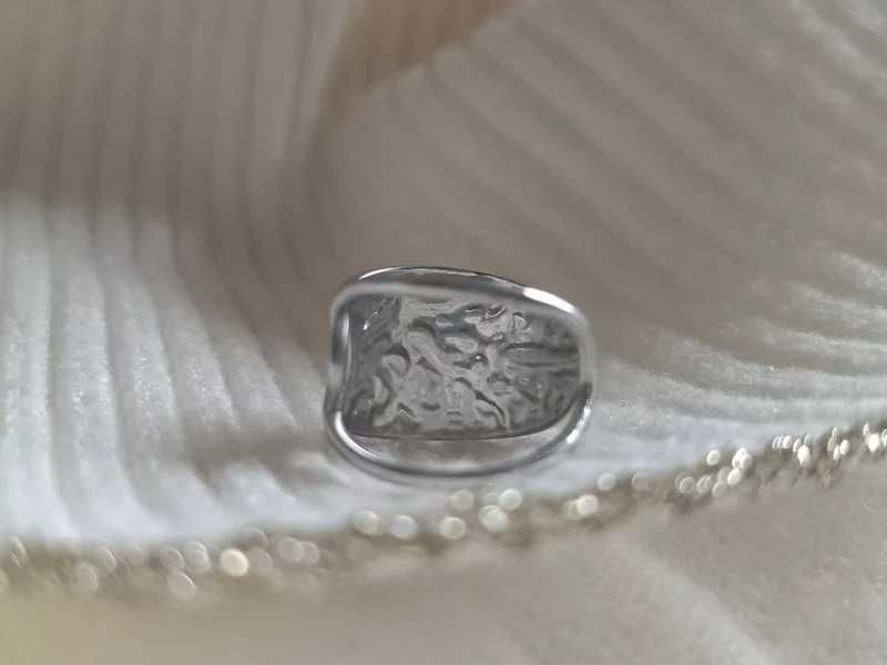 Modernistyczny Pierścionek Hammered Silver Regulowany boho glamour