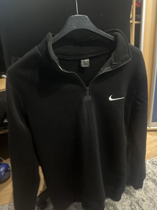 Свитер найк чорна
