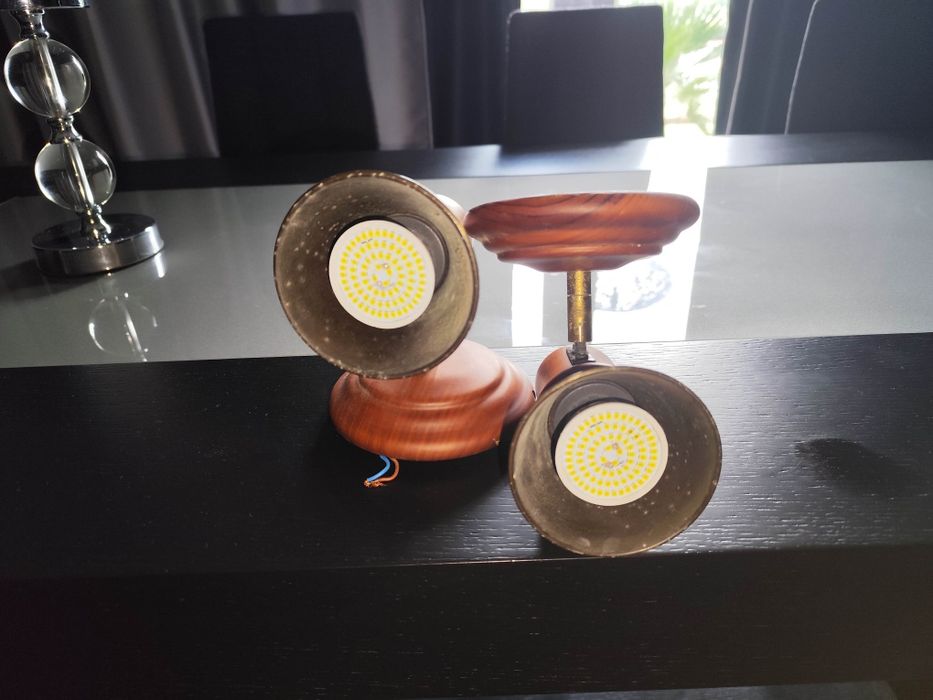 2 focos de luz de madeira