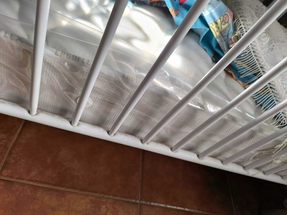 Cama de bebê como nova