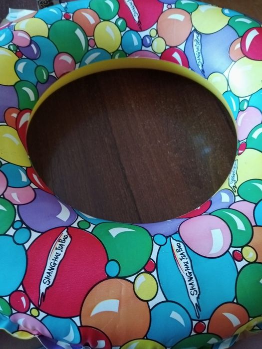 Надувний матрац і круг. Пробиті