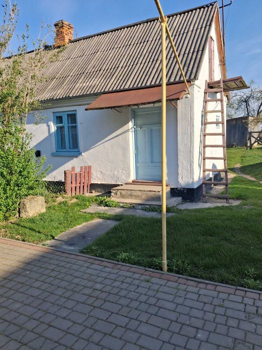 Будинок поблизу Нововолинська