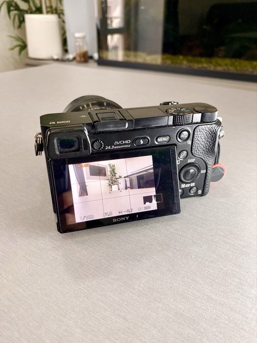 Sony A6000 + 16-50mm + 4 baterias + carregador | Excelente