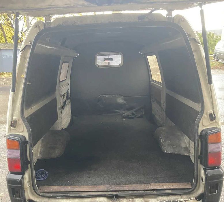 Міцубісі Л300 Mitsubishi L300 вантажопасажирський