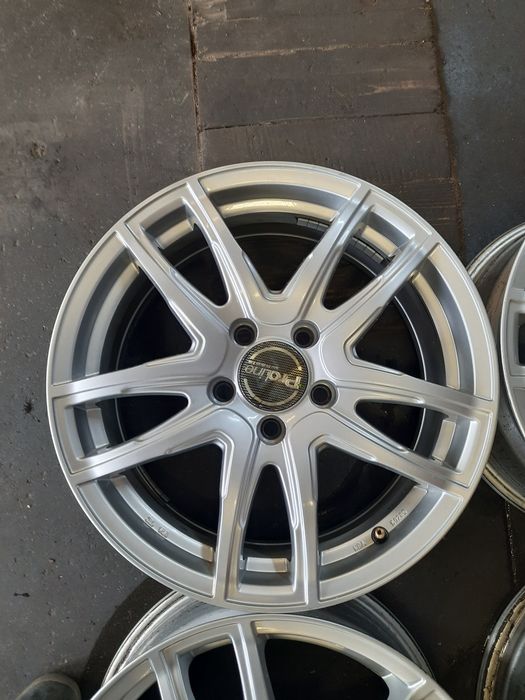(0113) Felgi 17" 5x114,3 ET 49 7j - Hyundai