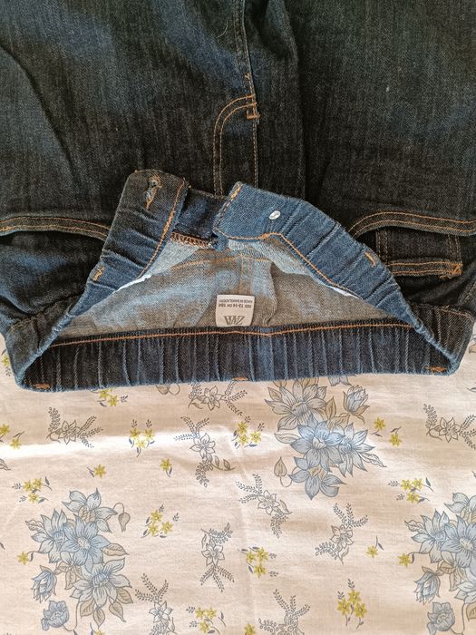 CONJUNTO de calças de ganga para rapaz