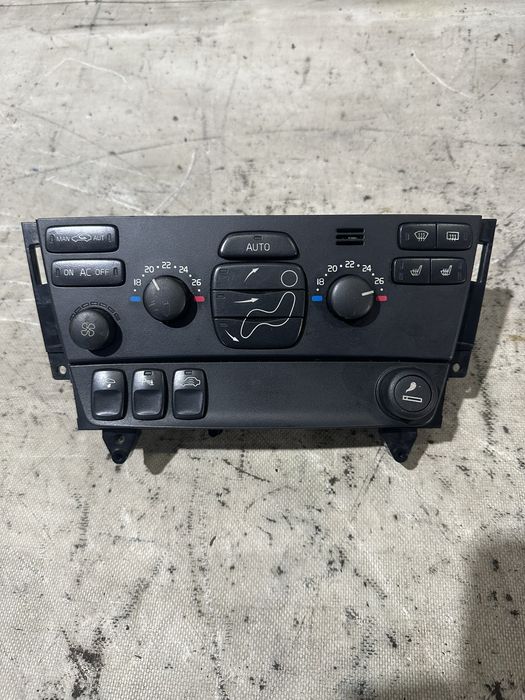 Panel Klimatyzacji Nawiewu Volvo V70 2.4D 30716022 06W12E-01