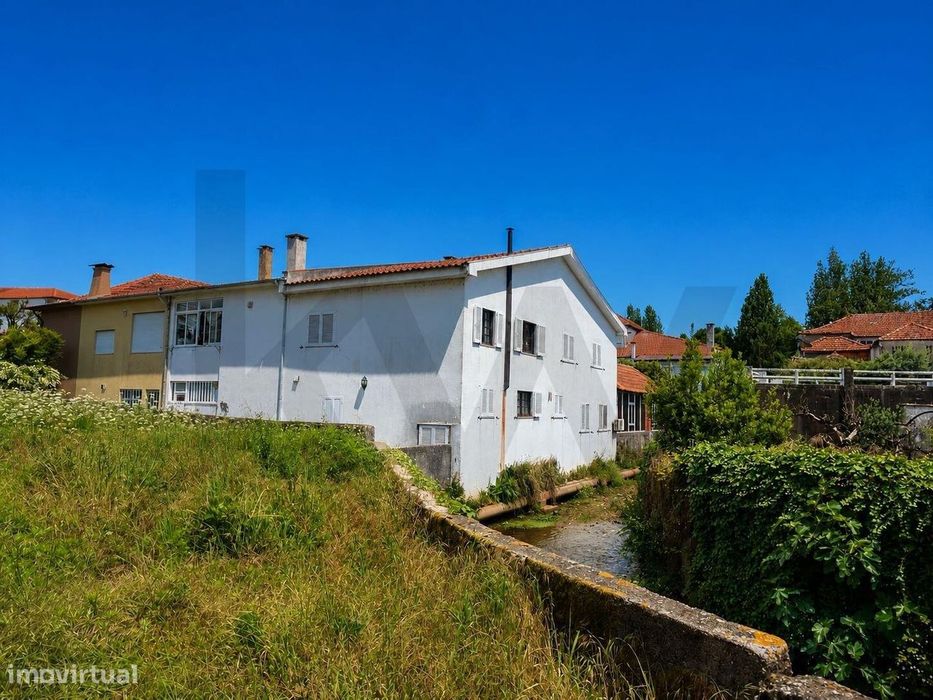 Moradia T3+1 Zona Histórica: Investimento Prime com Charme Ribeirinho