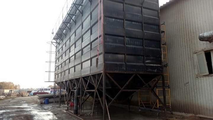 Бункер, ємність, силос для зерна та інших сипучих продуктів.