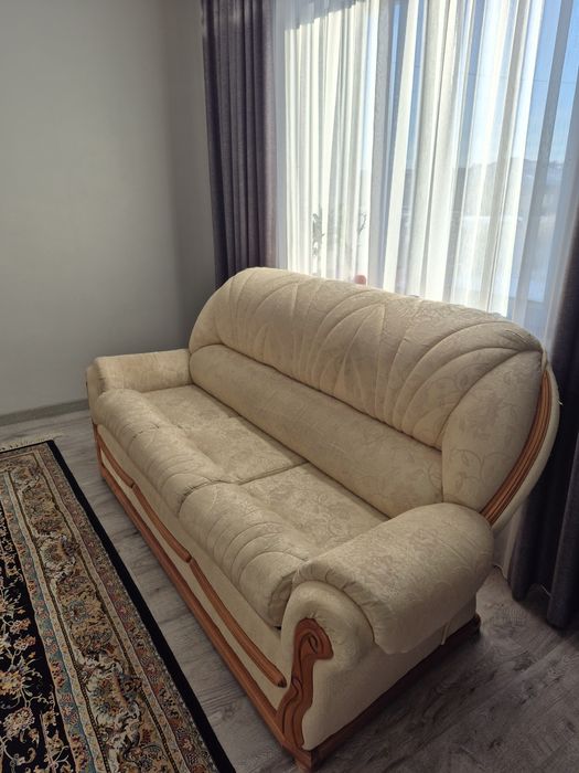 Диван в гарному стані