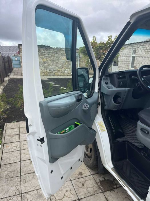 Форд Транзіт 2010 року