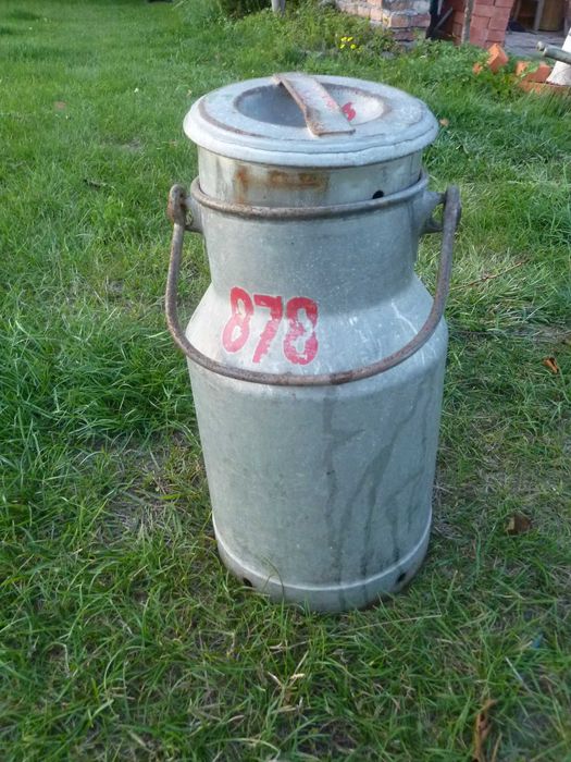Krzesło z czasów prlu patyczak