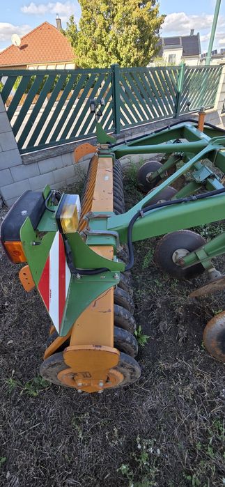 сільськогосподарська Amazone Cenius 3002