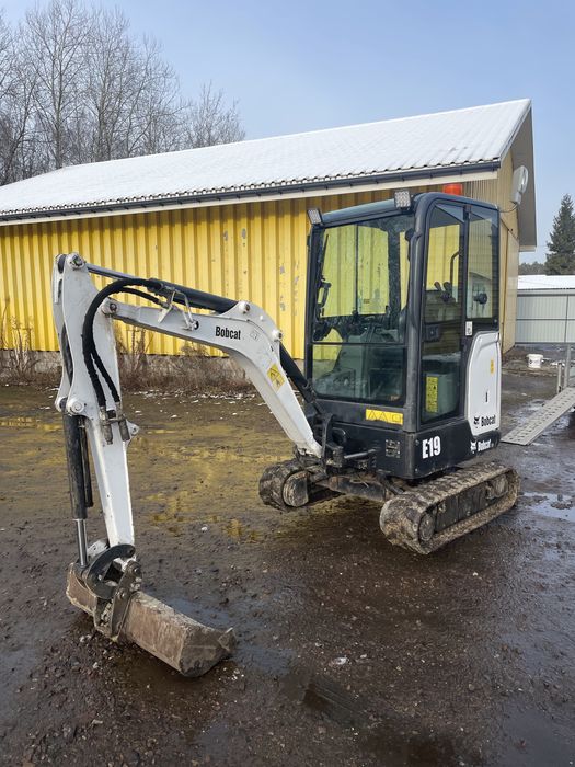 Zwyżka wynajem WYCINKA DRZEW usługi HDS  zwyżka podnośnik 21 Myszków