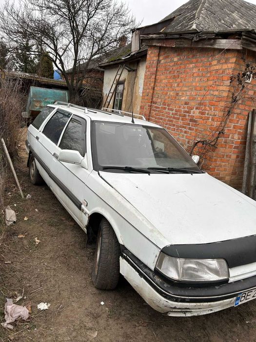 Автомобіль Рено 21