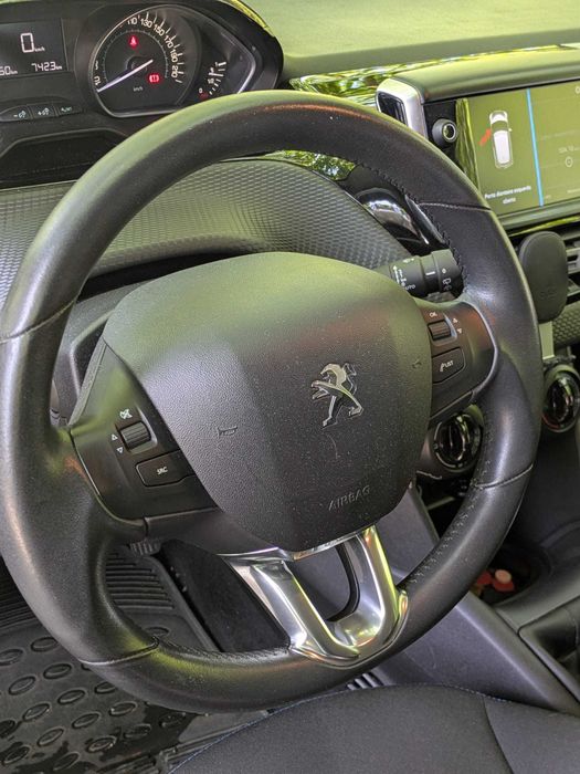 Peugeot 208 | 2017 | 1.2 PureTech Style | 82 CV | Gasolina | 55 000 km