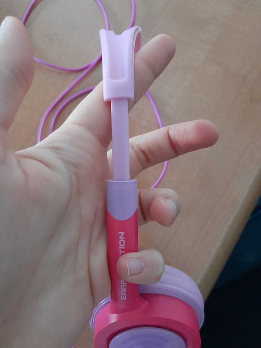 Fones cor-de-rosa de criança