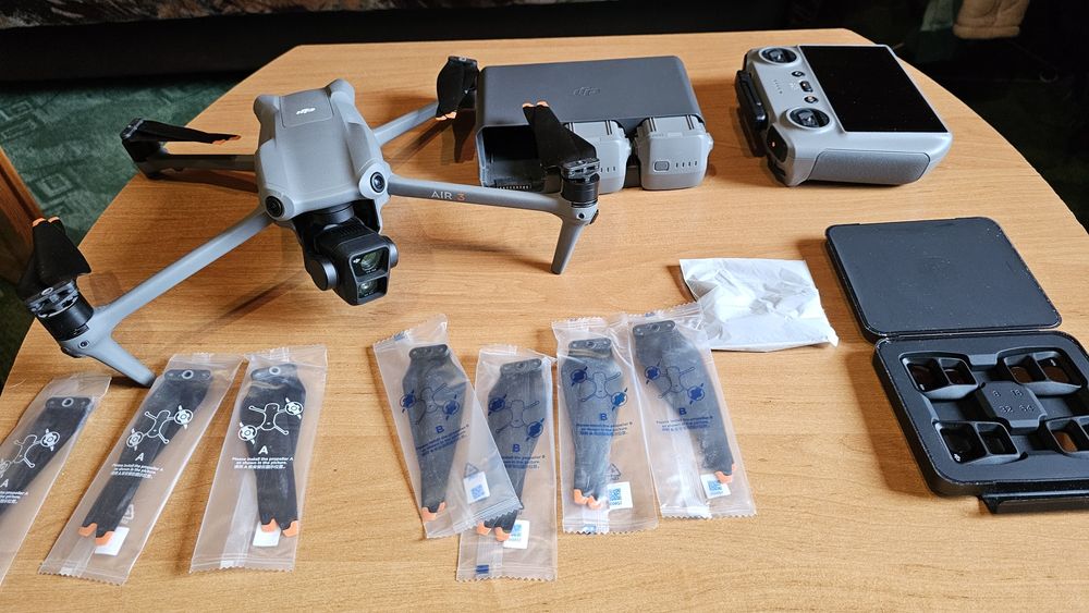 Zestaw Dron DJI AIR3 FMCombo RC2 + Care Refresh