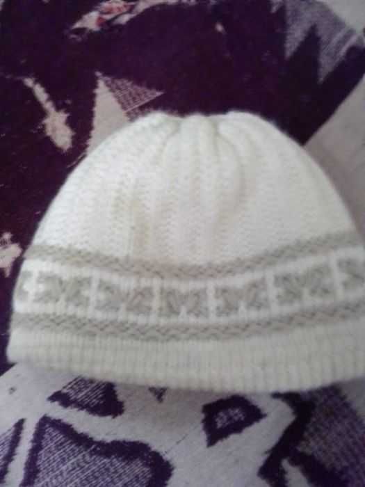 Зимова двойна захисна біла жіноча шапка з шарфиком в'язана