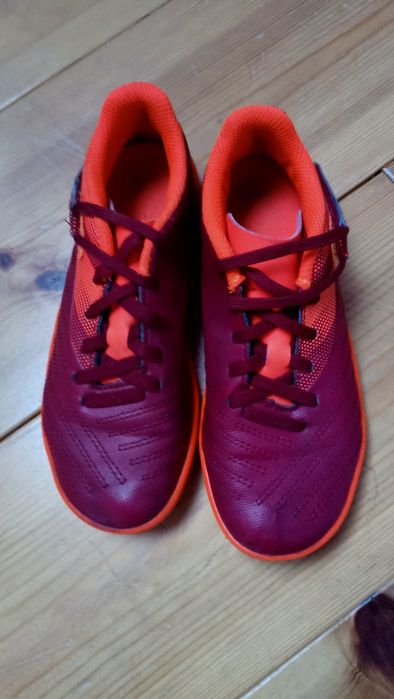 Chłopięce buty do piłki nożnej rozm 32 firmy Decathlon