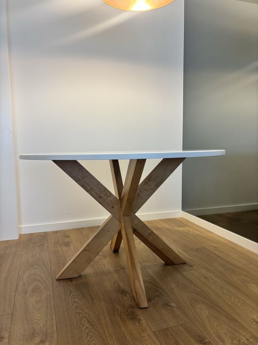 Mesa jantar redonda com cadeiras