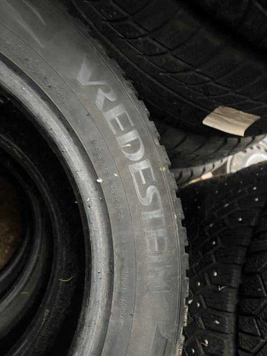 Резина комплект шиповані 205/55 R 16 ЗНИЖКА Vredestein зимові 5-7 mm