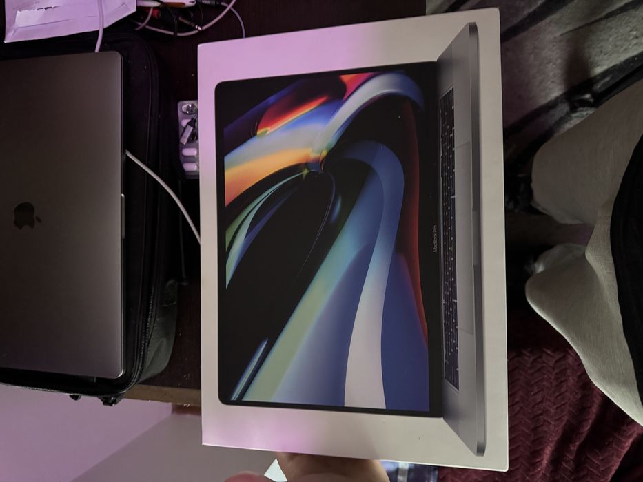 Macbook pro 2020 intel i9 32gb ram 512ssd