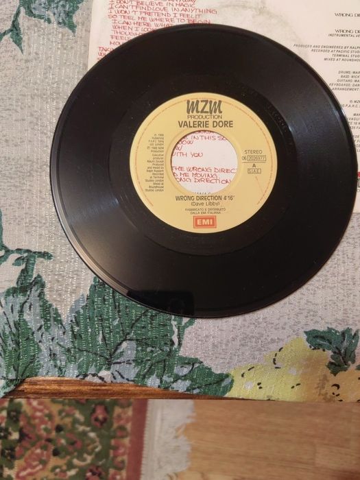 Valerie Dore-Wrong Direction, 7"singiel winylowy Italo disco