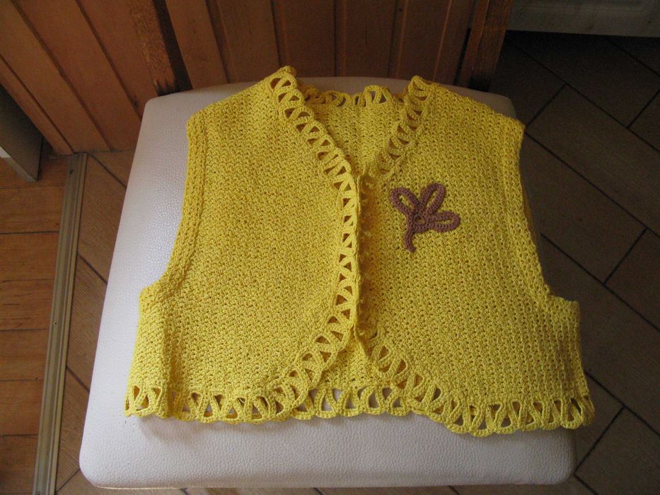 Жилет вязаный размер XS желтый
