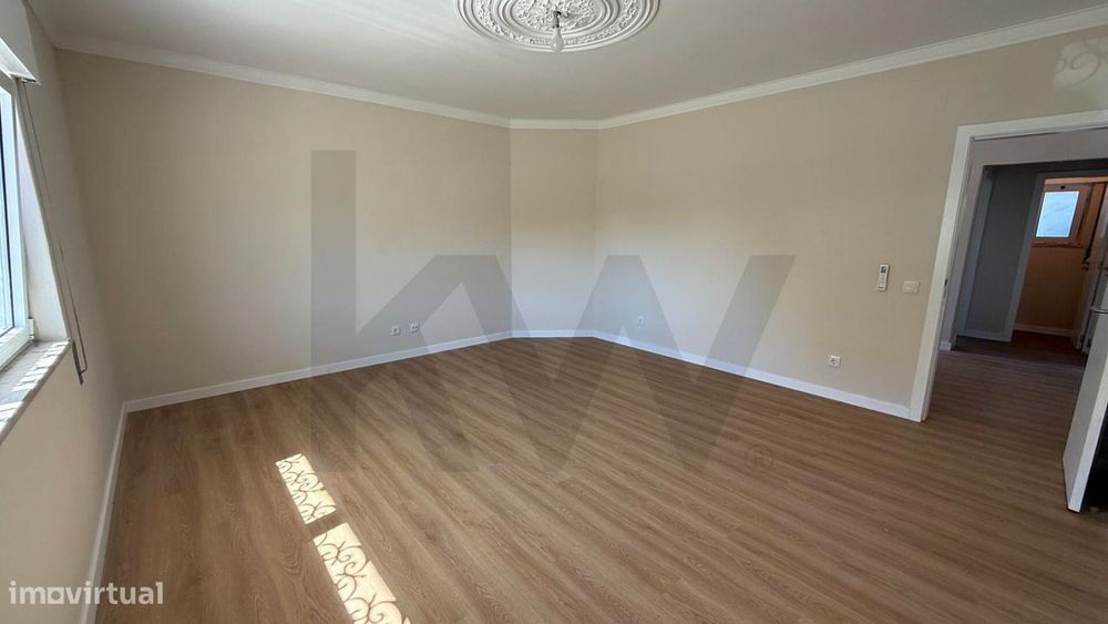 Moradia T5 Renovada com Terraço, Garagem e Espaço Exterior | Belverde,