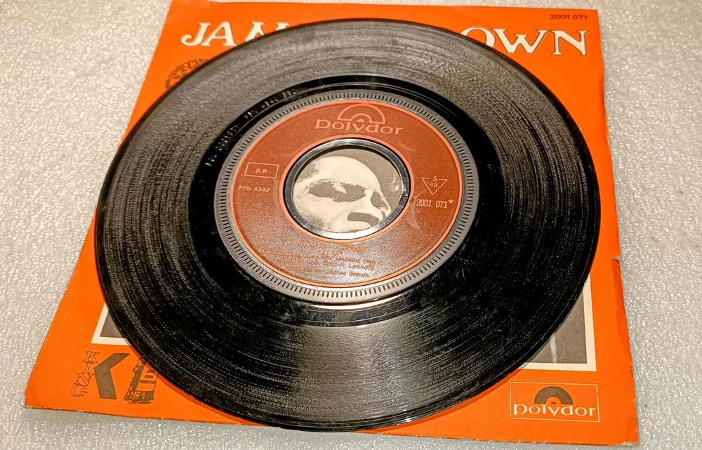 Antigo disco vinil single de 1970 James Brown – A Sex Machine