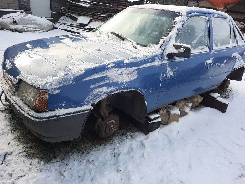 Продам  запчастини на Опель Кадет  1.3 бе