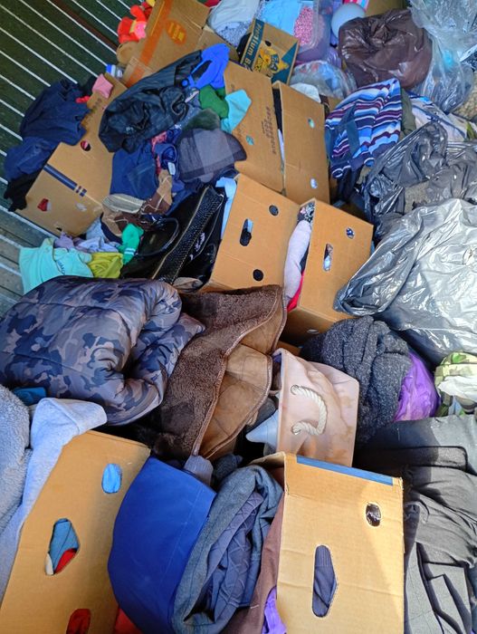 Hurtowa ilość ok 200 kg  odzież damska męska dobre marki do odsprzedży