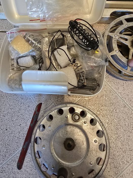 Спінінги, гачки...