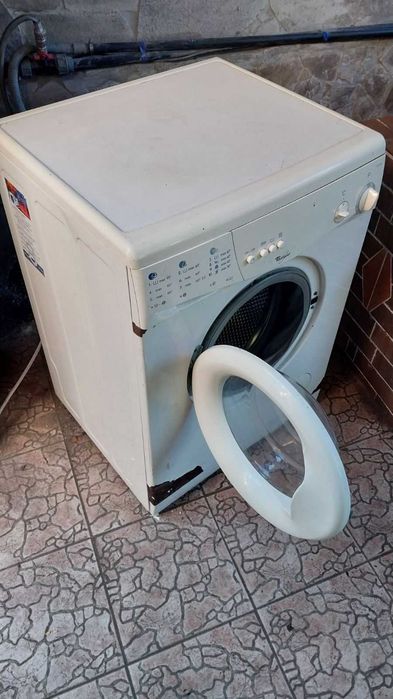 Пральна машина Whirlpool НЕРОБОЧА на запчастини