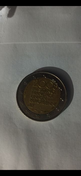 Moedas 2€ e moeda 1€