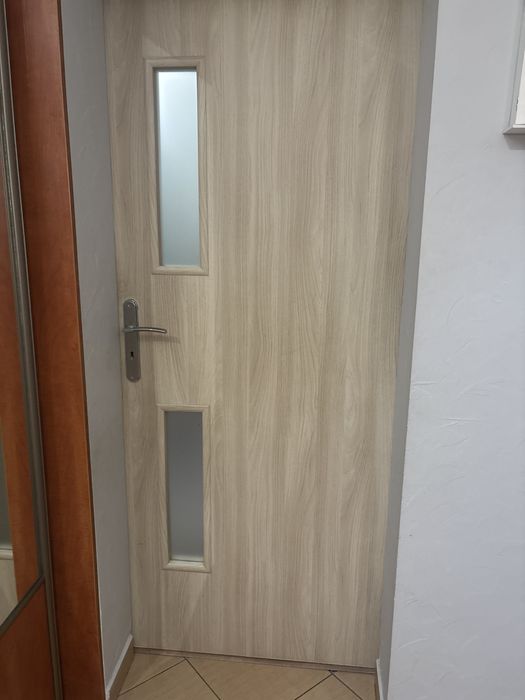 Sprzedam Drzwi………