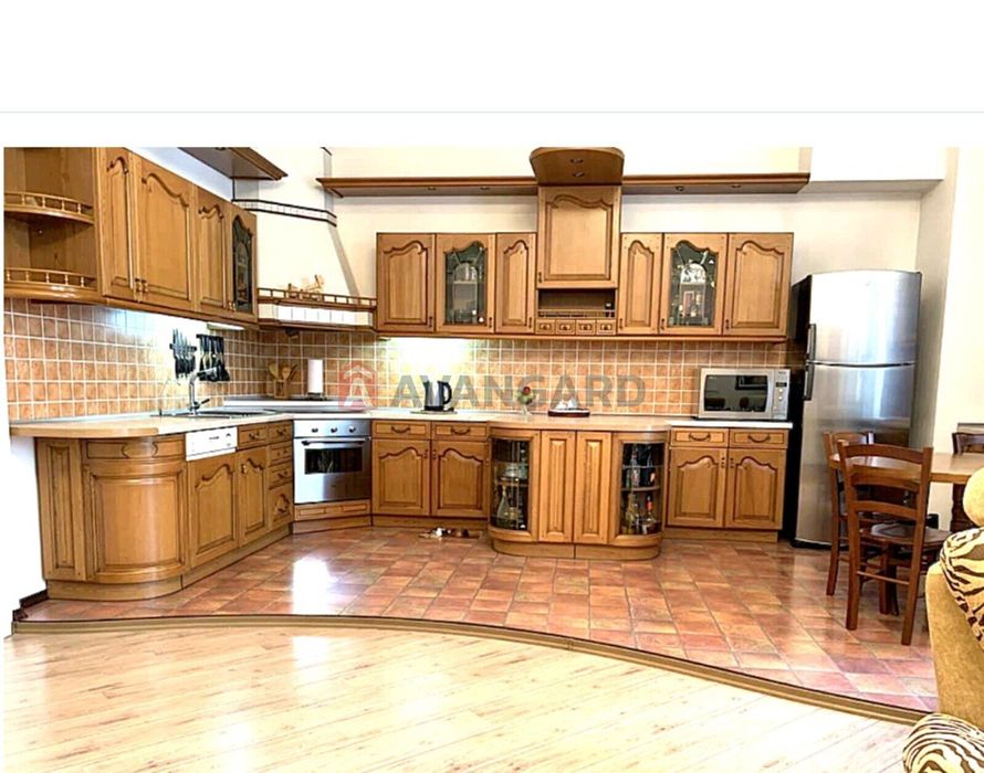 Здається шикарна 5-кімнатна квартира в центрі