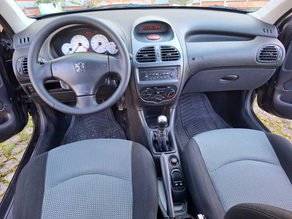 Peugeot 206 1.1 Gasolina ( 5 Portas ) Versão Loock Apenas 136 Mil Kms