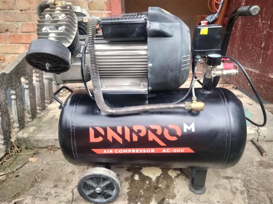 Компресор двох поршневий.