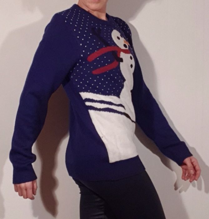 szalowy sweter zima balwan narty