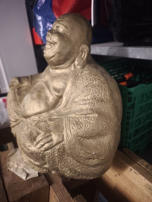 Figurka szczęśliwego buddy złota